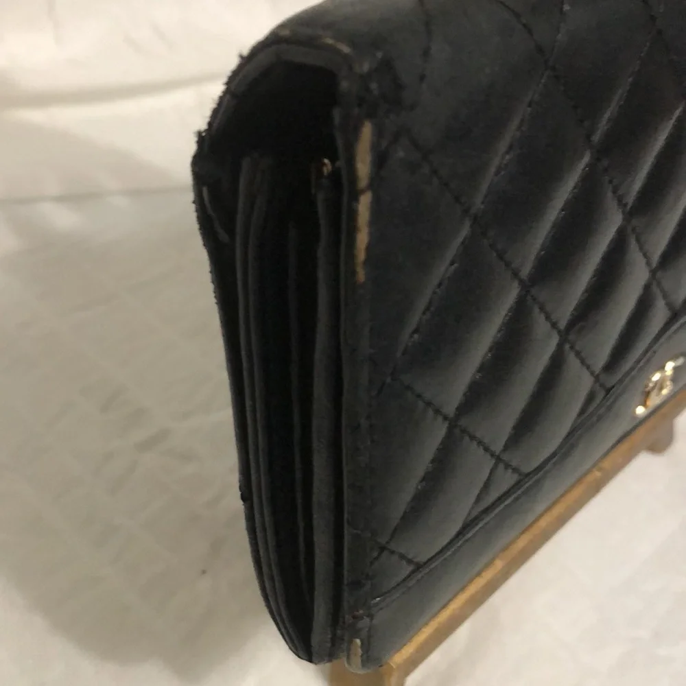 CHANEL Vintage ( Rehab) Quilted Leather Kiss Lock Wallet - Picture 3 of 12